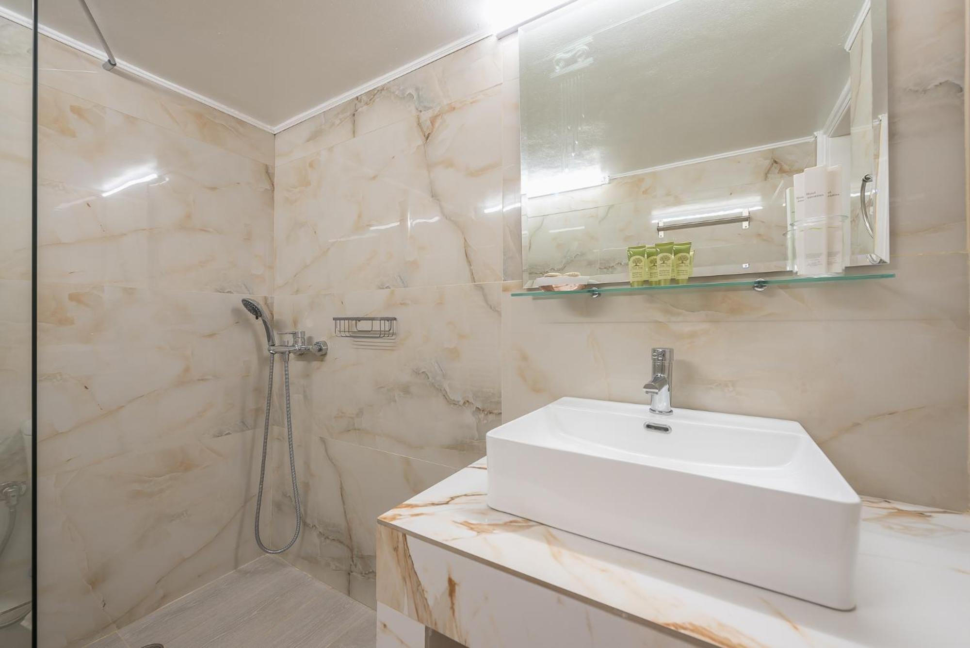 Modern Apartment 200M From Acropolis 100Mbps Netflix Athena Bagian luar foto