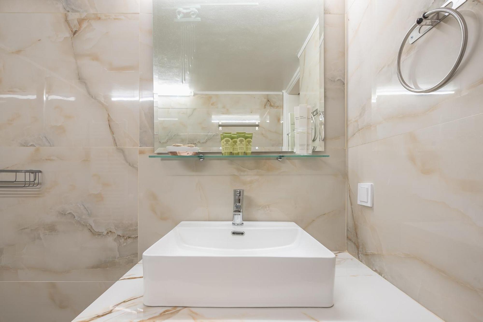 Modern Apartment 200M From Acropolis 100Mbps Netflix Athena Bagian luar foto